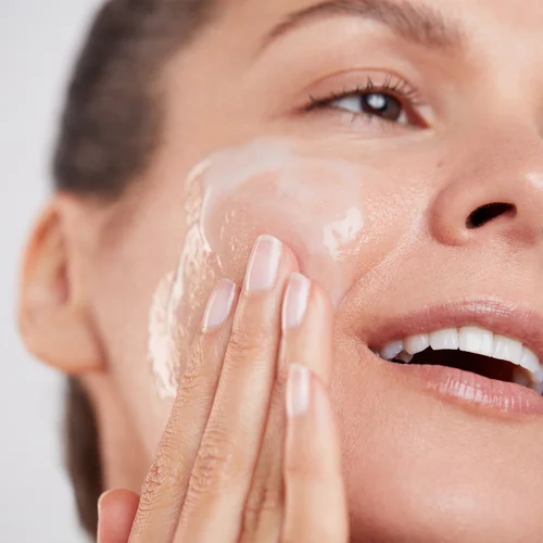 Dynamic Resurfacing Facial Wash imagen 2